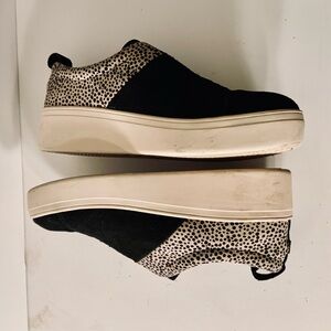 TOMS..slip on shoes